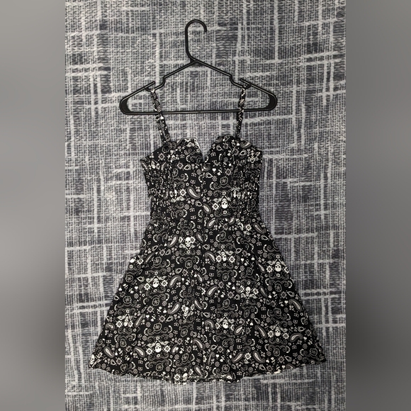 Hell Bunny Skulls and Paisley Bandana Dress - Picture 2 of 3